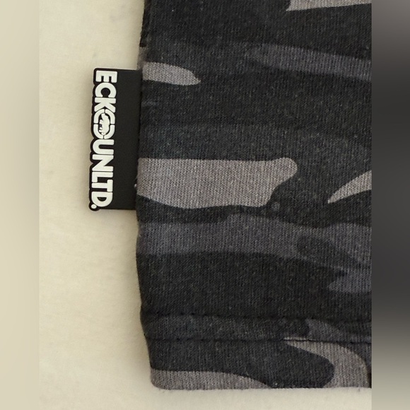 ECKO Unltd Men's Short Sleeve T-Shirt Graphic Tee Gray Black Camo Large V-Neck - Picture 9 of 12